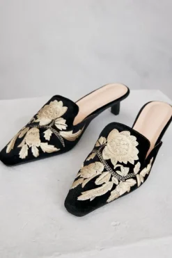 Hot Soft Surroundings Carolina Embroidered Mule