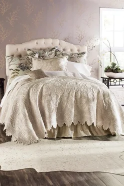 Fashion Soft Surroundings Marguerite Scalloped Quilt Gardenia