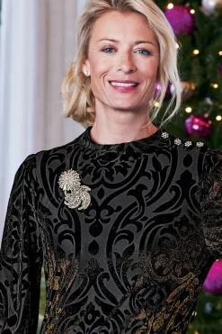 New Soft Surroundings Swirl Around Burst Brooch Gold